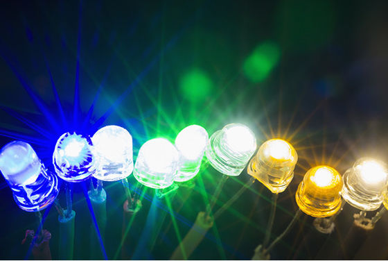 Mejore el rendimiento de sus lámparas LED con la certificación de compatibilidad electromagnética